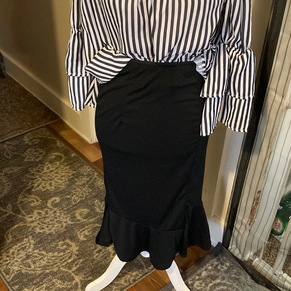 Sheins bell shaped ruffled bottom skirt size S